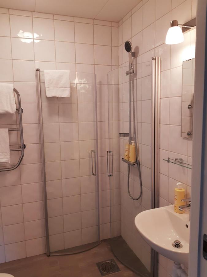 Naerebo Gardshotell & Restaurang Lidköping Exteriör bild